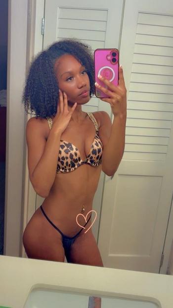 Ari, 25  female escort, Rochester MN